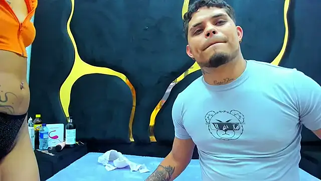 Snapshot of MelissaAndZeuss chatting on 02/25/25, 04:03 MelissaAndZeuss online show from 02/25/25, 04:03