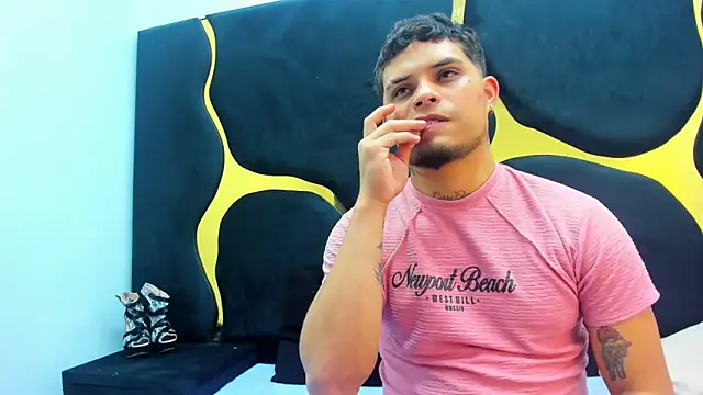 Snapshot of MelissaAndZeuss chatting on 02/26/25, 04:47 MelissaAndZeuss online show from 02/26/25, 04:47