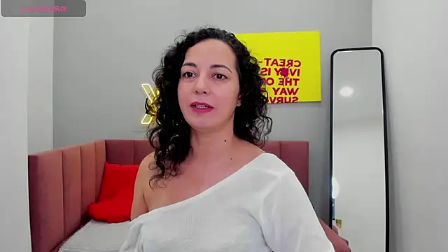 Linda Insatiable online show from 11/18/25, 01:33