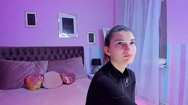 Laura Leee online show from 03/13/25, 06:26