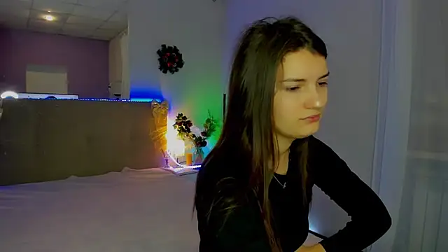 Laura Leee online show from 12/17/25, 05:57