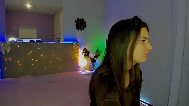 Laura Leee online show from 12/18/25, 06:19