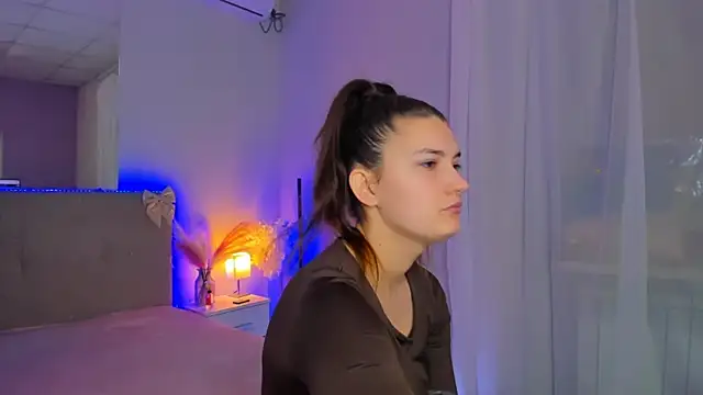 Laura Leee online show from 03/18/26, 05:43