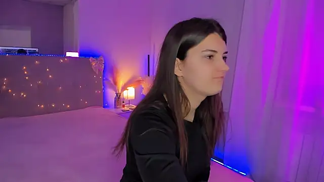 Laura Leee online show from 04/05/26, 05:15