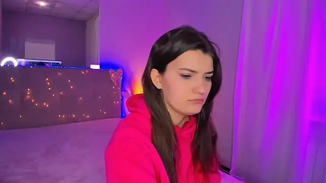 Laura Leee online show from 04/11/26, 07:45