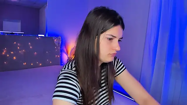 Snapshot of Laura_Leee chatting on 05/16/26, 04:53 Laura Leee online show from 05/16/26, 04:53