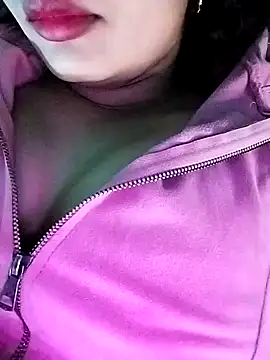 Snapshot of Miss-Siyaa chatting on 12/29/24, 02:42 Miss-Siyaa online show from 12/29/24, 02:42