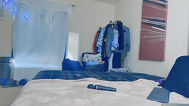 VeronicaRonnieTaylor online show from 12/24/24, 08:27