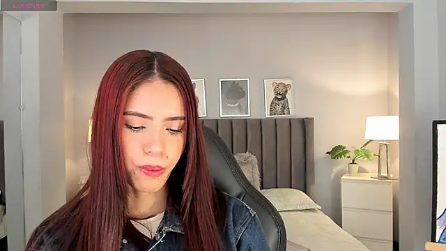 Snapshot of Madie__collins chatting on 12/22/24, 11:54 Madie collins online show from 12/22/24, 11:54