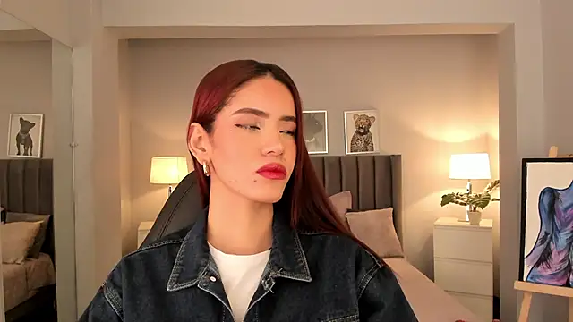 Snapshot of Madie__collins chatting on 01/04/25, 11:43 Madie collins online show from 01/04/25, 11:43