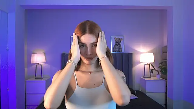 Snapshot of Madie__collins chatting on 05/11/26, 12:00 Madie collins online show from 05/11/26, 12:00