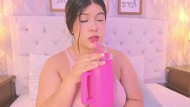 Snapshot of martina_rivera_ chatting on 05/22/26, 12:00 martina rivera online show from 05/22/26, 12:00