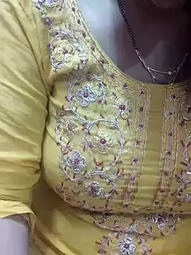 Snapshot of Urmila_bhabhii chatting on 01/24/25, 02:08 Urmila bhabhii online show from 01/24/25, 02:08