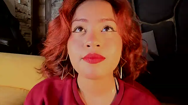 Estrella05  online show from 10/30/25, 04:47