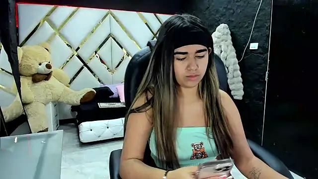 NahomiConnor  online show from 12/18/25, 12:44