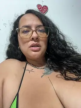 Snapshot of KarllaWalker chatting on 06/09/26, 01:17 KarllaWalker online show from 06/09/26, 01:17