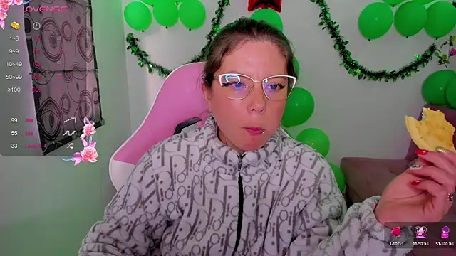 Snapshot of Susana_garcia_ chatting on 12/13/24, 10:23 Susana garcia online show from 12/13/24, 10:23