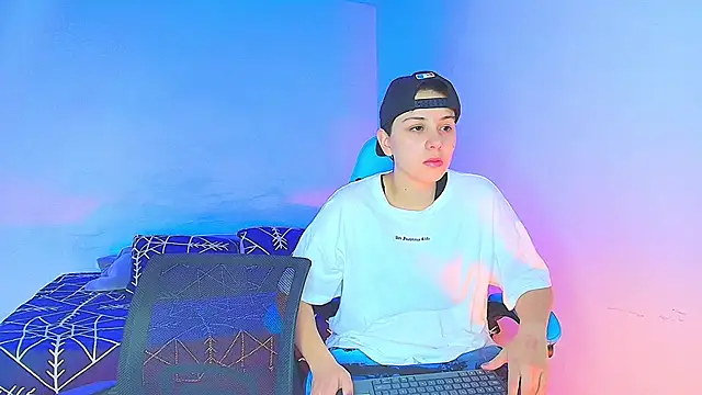 Snapshot of aron_wi chatting on 12/23/24, 09:18 aron wi online show from 12/23/24, 09:18