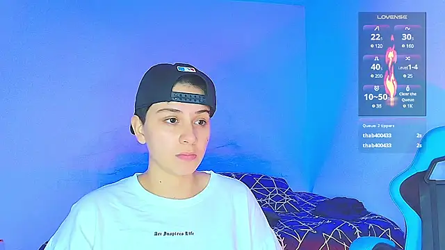 Snapshot of aron_wi chatting on 12/24/24, 12:22 aron wi online show from 12/24/24, 12:22