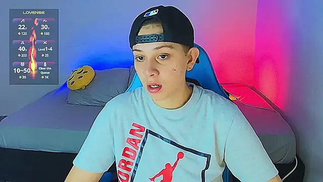 Snapshot of aron_wi chatting on 01/21/25, 11:13 aron wi online show from 01/21/25, 11:13