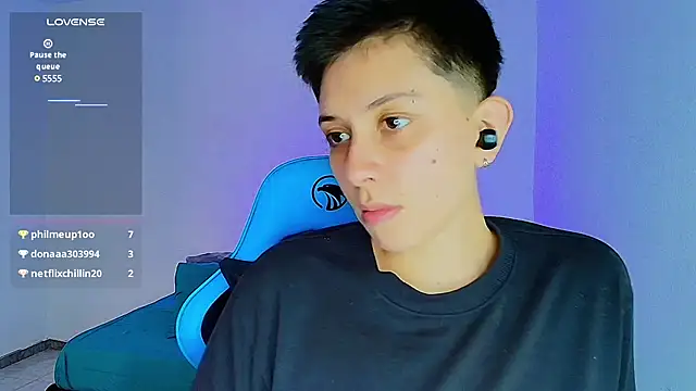 Snapshot of aron_wi chatting on 02/25/25, 03:49 aron wi online show from 02/25/25, 03:49