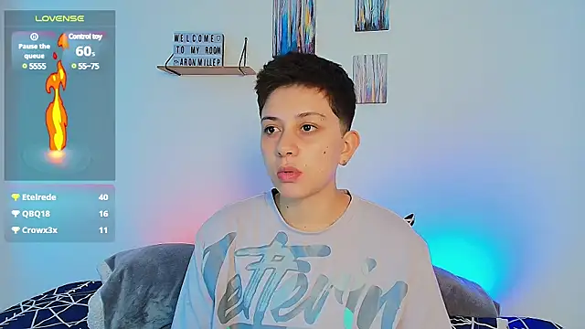 Snapshot of aron_wi chatting on 03/10/25, 12:15 aron wi online show from 03/10/25, 12:15