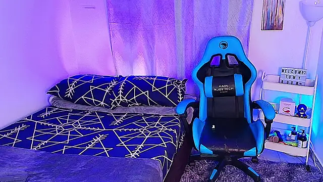 Snapshot of aron_wi chatting on 09/15/25, 10:37 aron wi online show from 09/15/25, 10:37