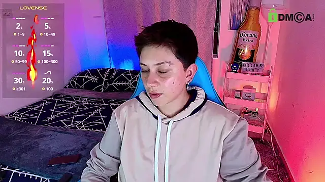 Snapshot of aron_wi chatting on 09/21/25, 01:40 aron wi online show from 09/21/25, 01:40