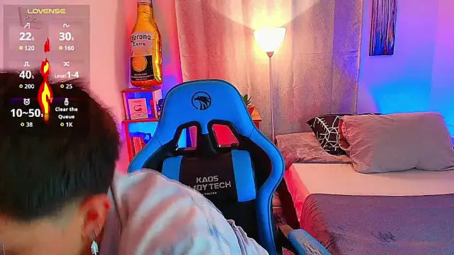 Snapshot of aron_wi chatting on 09/24/25, 03:10 aron wi online show from 09/24/25, 03:10