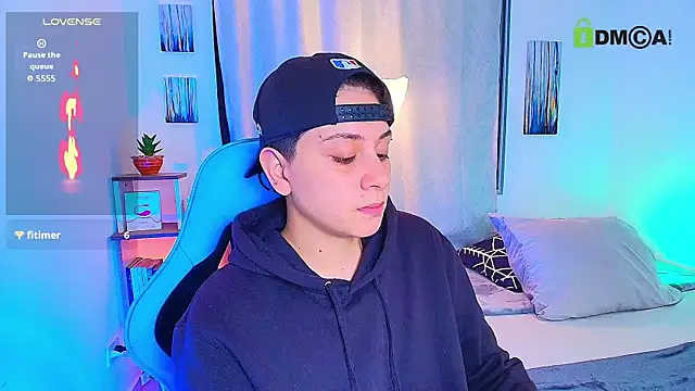 Snapshot of aron_wi chatting on 10/10/25, 03:33 aron wi online show from 10/10/25, 03:33