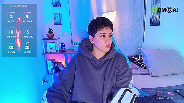 Snapshot of aron_wi chatting on 10/14/25, 10:16 aron wi online show from 10/14/25, 10:16