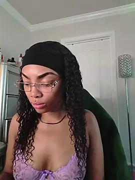 Snapshot of butterflybootyy chatting on 05/15/26, 11:17 butterflybootyy online show from 05/15/26, 11:17