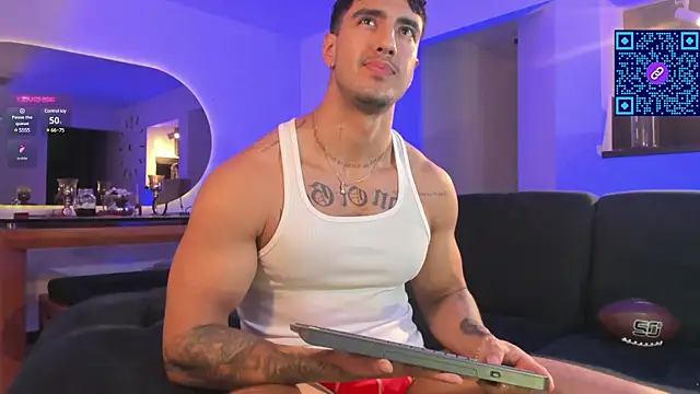 Snapshot of JACOB_MARTINS chatting on 12/10/24, 04:24 JACOB MARTINS online show from 12/10/24, 04:24