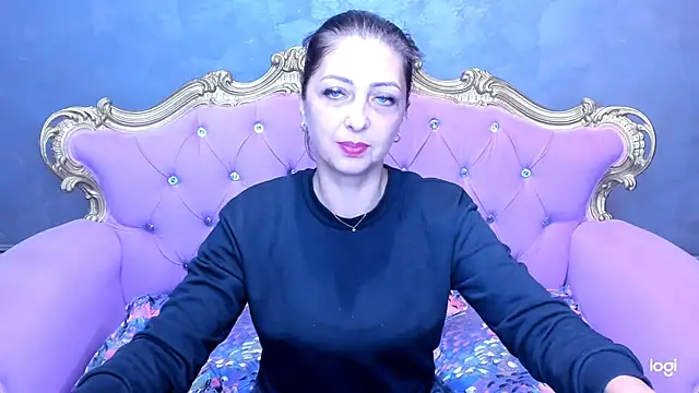 DivinSandra online show from 10/13/25, 04:56
