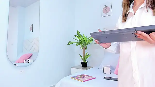 Bella reaset18 online show from 12/07/24, 07:32