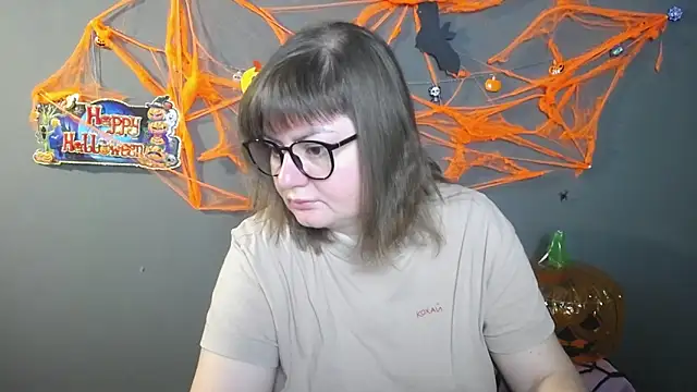 ZannaDreil online show from 10/13/25, 05:57