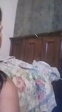 Snapshot of SINUECASTILLO chatting on 12/17/24, 10:55 SINUECASTILLO online show from 12/17/24, 10:55