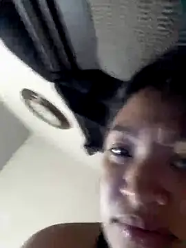 Snapshot of SINUECASTILLO chatting on 10/08/25, 11:30 SINUECASTILLO online show from 10/08/25, 11:30