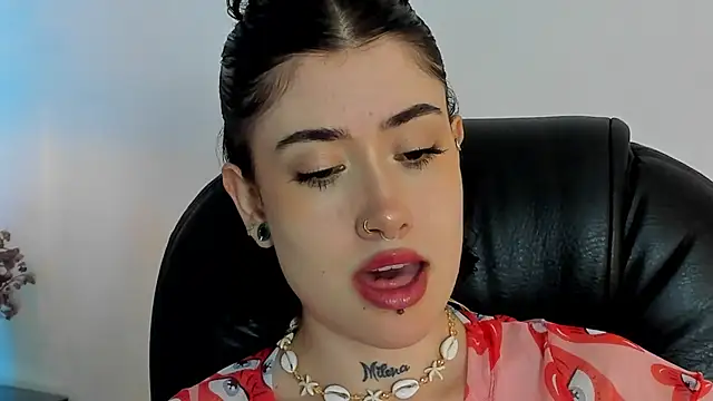 melody suarez online show from 12/29/24, 01:34