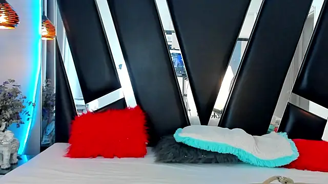 melody suarez online show from 12/31/24, 07:40