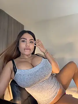 Snapshot of valeria2019hot chatting on 07/30/26, 03:33 valeria2019hot online show from 07/30/26, 03:33