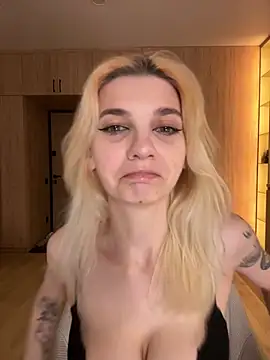 Snapshot of LoveLuna_ chatting on 07/16/26, 09:43 LoveLuna online show from 07/16/26, 09:43