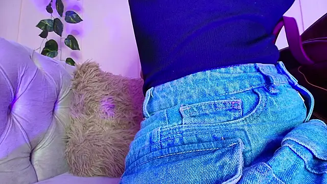 Snapshot of miranda_villa chatting on 02/19/26, 12:56 miranda villa online show from 02/19/26, 12:56