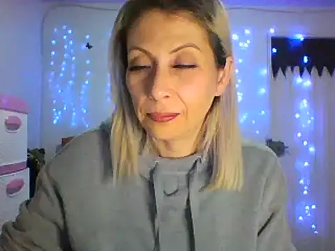 alixia81 online show from 03/10/25, 02:50