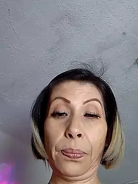 alixia81 online show from 09/18/25, 10:23