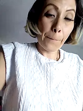 alixia81 online show from 10/03/25, 11:24