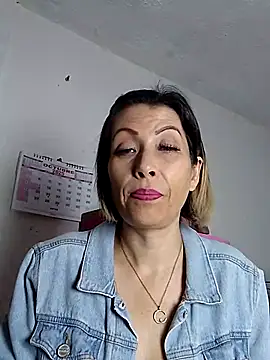 alixia81 online show from 10/06/25, 09:29