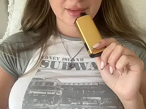 Snapshot of KaraLeee chatting on 01/09/25, 01:08 KaraLeee online show from 01/09/25, 01:08