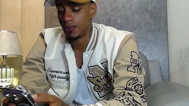 AaronCruz  online show from 11/05/25, 09:26