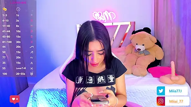 Snapshot of Miia77_ chatting on 09/19/25, 02:13 Miia77  online show from 09/19/25, 02:13